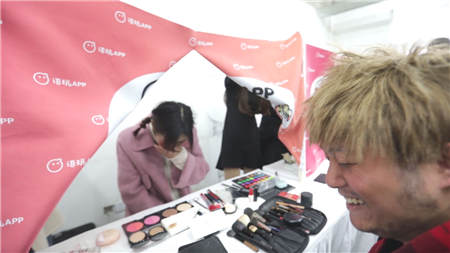 95后女生化妝后 男生竟想退貨！網(wǎng)友：自己長啥樣心理沒數(shù)嗎？