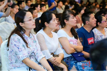 簡一攜手北大博導(dǎo)楊立華到深圳 帶給你一堂精神升級課程