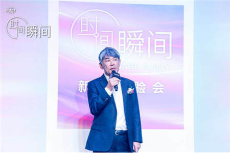 富士膠片發(fā)布首臺(tái)具有變焦功能的instax相機(jī)，再掀方形藝術(shù)個(gè)性潮流
