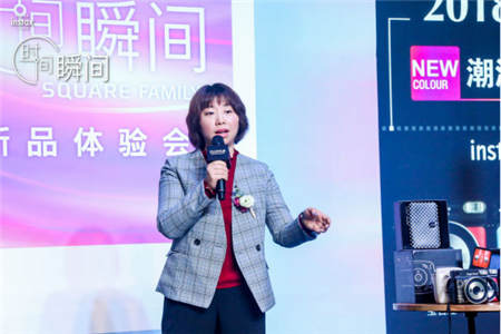 富士膠片發(fā)布首臺(tái)具有變焦功能的instax相機(jī)，再掀方形藝術(shù)個(gè)性潮流