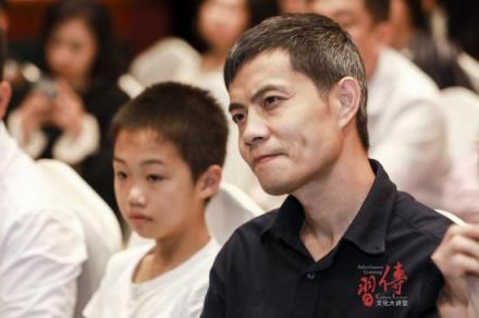 簡一在全國掀起一股國學(xué)熱 第十七站剛剛落地深圳