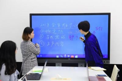 明基會議平板在側(cè)，頭腦風(fēng)暴會議無憂