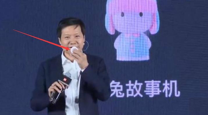 靠那么近還聽不懂？小愛藍(lán)牙音箱讓雷總很無奈！
