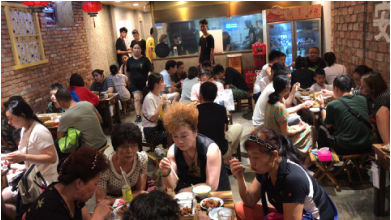 能在燒烤店遍地的武漢站穩(wěn)腳跟，這家店只用了1招！