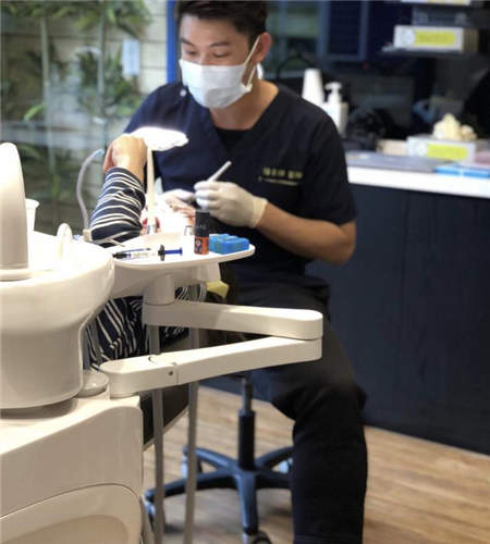 一面專業(yè) 一面時尚 Oclean歐可林簽約最帥首席守護官