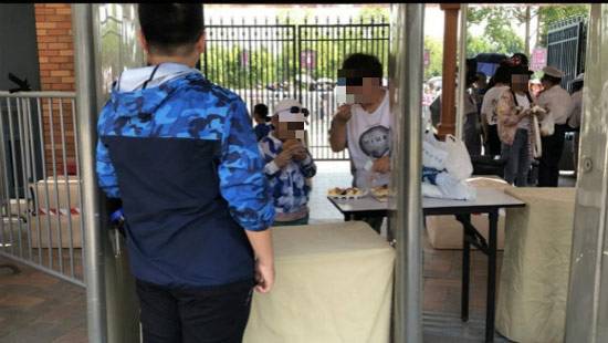 人民網四問迪士尼:憑什么搞“雙標”，歐美帶得亞洲就帶不得？