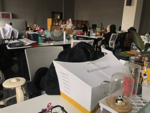 美團首創(chuàng)無接觸外賣防護罩試水京滬8大品牌商家，發(fā)出全行業(yè)推廣倡議