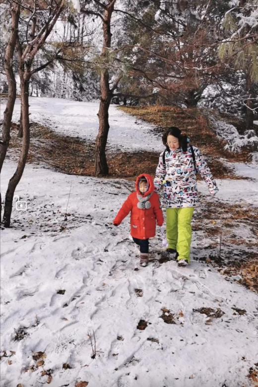 名校畢業(yè)，寶媽為女兒再攻讀博士，粉絲在抖音直播追著她傾訴帶娃煩惱