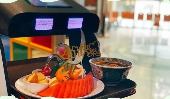 送餐機(jī)器人無接觸配送、分餐制 助力推動(dòng)餐飲行業(yè)回暖