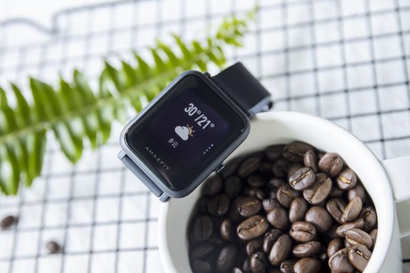 輕盈長(zhǎng)續(xù)航才對(duì)味！華米Amazfit 米動(dòng)手表青春版 1S簡(jiǎn)評(píng)