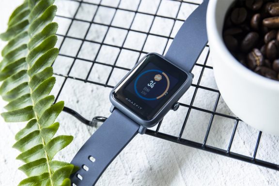 輕盈長(zhǎng)續(xù)航才對(duì)味！華米Amazfit 米動(dòng)手表青春版 1S簡(jiǎn)評(píng)