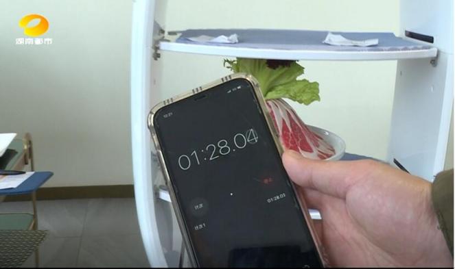 看擎朗送餐機器人“花生”在香港阿杜打邊爐的工作日常