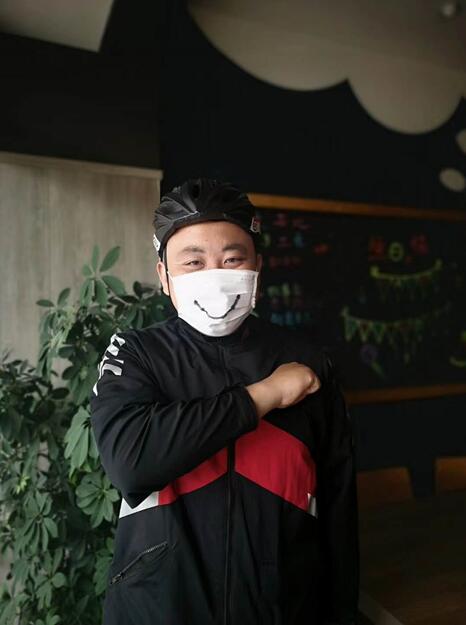 微笑日還能這樣玩兒？順豐同城急送騎士用口罩涂鴉傳遞溫度