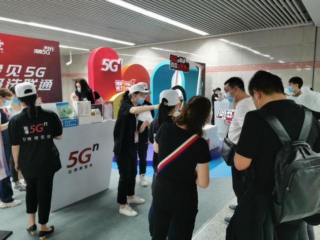 “豫見5G鄭選聯(lián)通” 鄭州聯(lián)通引爆商都多個(gè)地標(biāo)