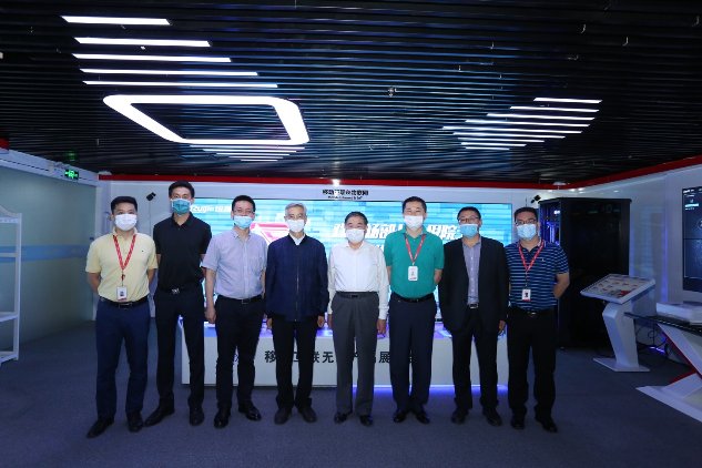 楊學(xué)山、倪光南考察銳捷 雙擎云桌面獲認(rèn)可