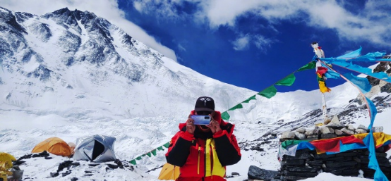 高人為峰，中國登山隊沖頂成功，榮耀30系列50倍長焦見證珠峰新高度