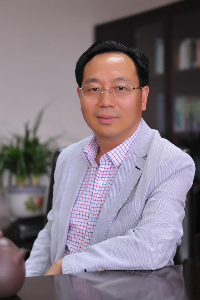中國(guó)信息通信科技集團(tuán)副總經(jīng)理、專家委主任，無線移動(dòng)通信國(guó)家重點(diǎn)實(shí)驗(yàn)室主任、IEEE Fellow陳山枝博士