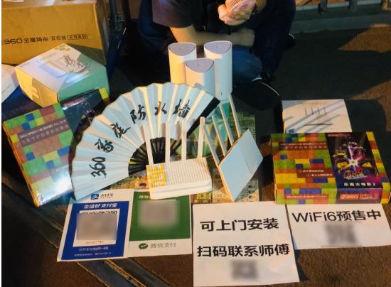 互聯(lián)網(wǎng)擺攤圖鑒  看看史上最接地氣的“科技地?cái)偂遍L(zhǎng)什么樣