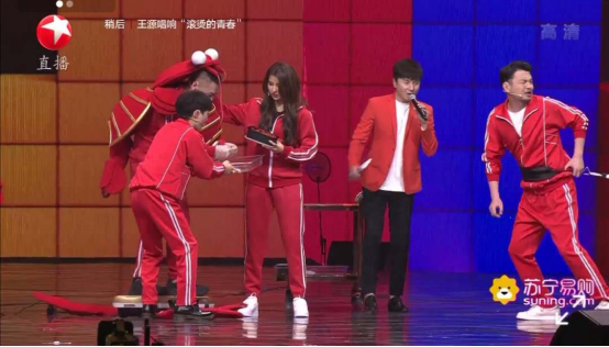 蘇寧618超級(jí)秀明星“搶吃”家樂(lè)福小龍蝦，沈騰事后累癱在地