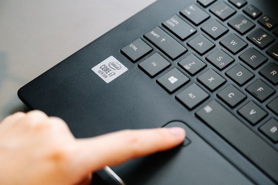 萬元工藝水準(zhǔn)的 dynabook，不止輕薄，還很耐打