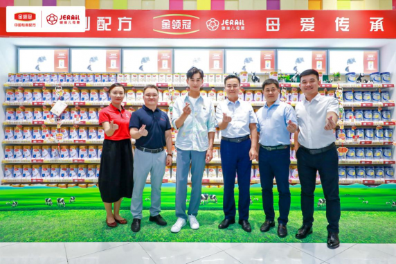 現(xiàn)身金領(lǐng)冠明星嘉年華，喬振宇點贊中國專利配方