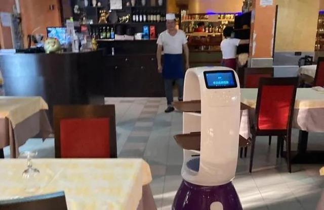 餐企復工好幫手 意大利餐廳機器人送餐受關(guān)注