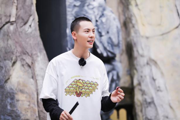 陳偉霆再度聯(lián)手得物首發(fā)潮牌新系列，電商、明星、綜藝聯(lián)名解鎖“食蠅草”玩法