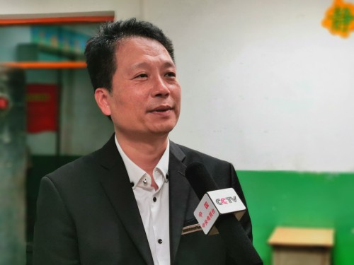 三雄極光：教室里的“假”燈光，該嚴(yán)打了！