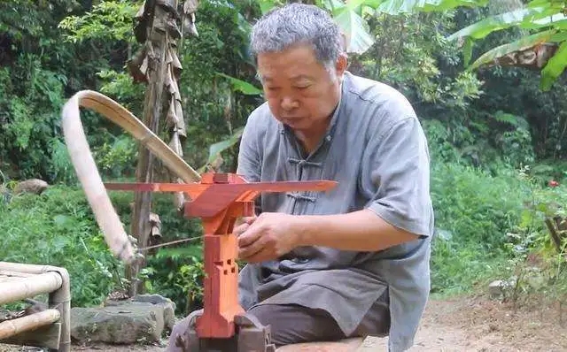 西瓜視頻的“現代魯班”阿木爺爺，是如何走紅海內外的？