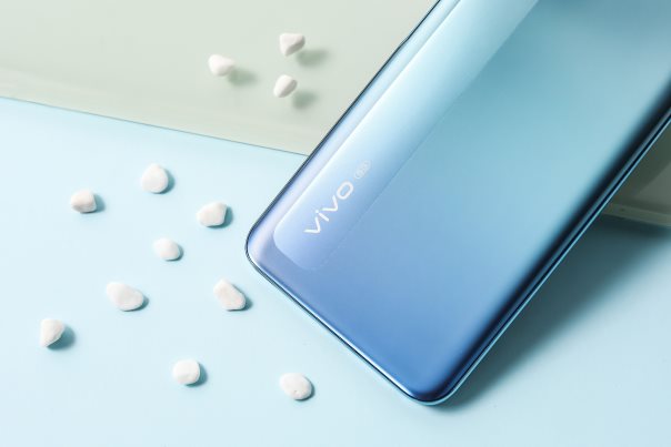 vivo Y70s迎來冷萃銀新配色，7月28日正式上市