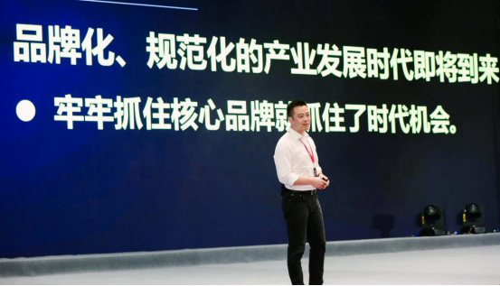 致敬“八一”，愛瑪這樣表白中國軍人...