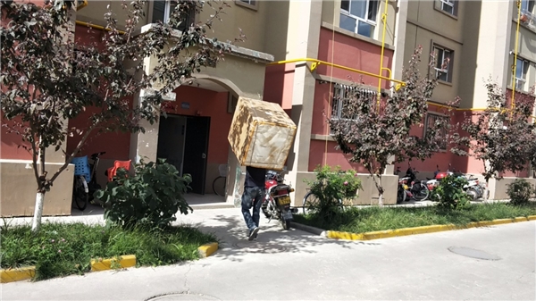 伊犁山腳下的零售云門店：用服務(wù)守護(hù)每一位消費者