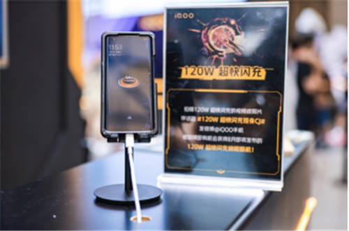 ChinaJoy開展首日，iQOO 引爆夏日激情