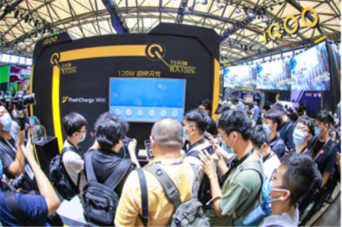 ChinaJoy開展首日，iQOO 引爆夏日激情