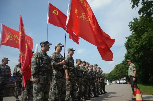 兵民攜手 蘇寧物流30名火箭哥組團(tuán)參與防汛巡堤