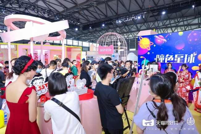 ChinaJoy上成團(tuán)出道的彩瞳品牌，集美們?yōu)楹委偪馪ick？