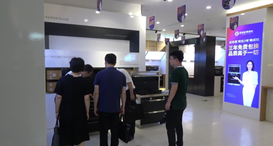 集成灶10大品牌，嵊州市政協(xié)副主席竺理文蒞臨藍(lán)炬星指導(dǎo)工作