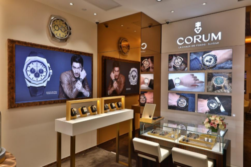 CORUM昆侖表北京王府中環(huán)店，“一日店長(zhǎng)”胡兵先生誠(chéng)邀貴賓體驗(yàn)