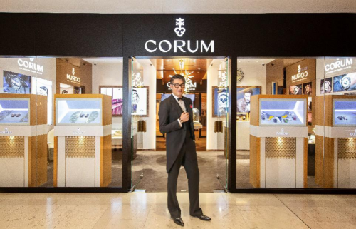 CORUM昆侖表北京王府中環(huán)店，“一日店長(zhǎng)”胡兵先生誠(chéng)邀貴賓體驗(yàn)