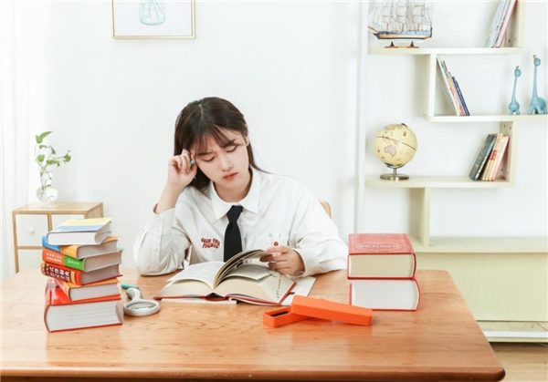 阿爾法蛋詞典筆Q3 ， 孩子的開學(xué)文具新選擇