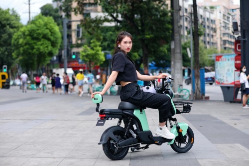愛瑪新品驚呆全行業(yè)：不用考駕照就能騎上街的長里程電動車！