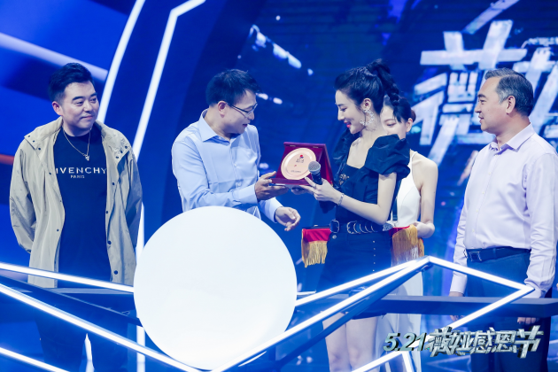 薇婭希望小學開學，以榜樣力量傳遞愛心與希望