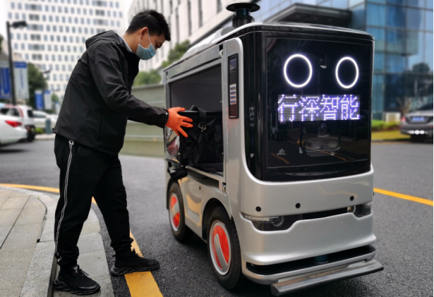 無人車亮相服貿(mào)會(huì) 行深智能無人駕駛引關(guān)注