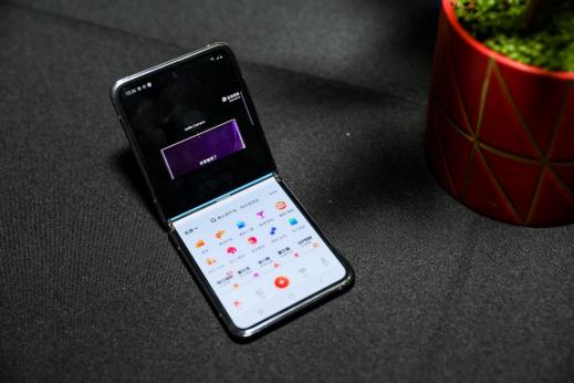 盤(pán)點(diǎn)神仙配色，三星Galaxy Z Flip 5G秘境白同樣吸晴