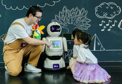 幼兒園開學(xué)第一周：場面失控、瘋狂手工……賓果智能“教義有方”雙賦能