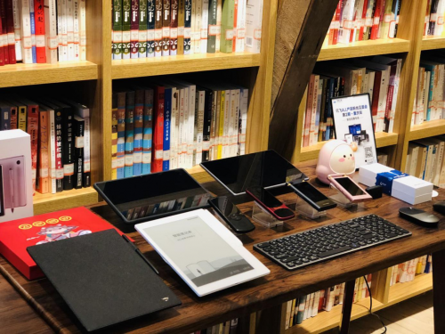 訊飛智能錄音筆新品、訊飛智能耳機(jī)亮相重慶A.I.產(chǎn)品粉絲見(jiàn)面