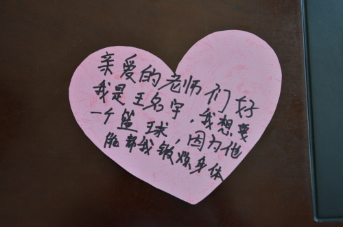 這個(gè)內(nèi)蒙7歲女孩的新學(xué)期心愿，是擁有一個(gè)書包