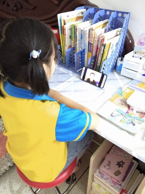 這個(gè)內(nèi)蒙7歲女孩的新學(xué)期心愿，是擁有一個(gè)書包