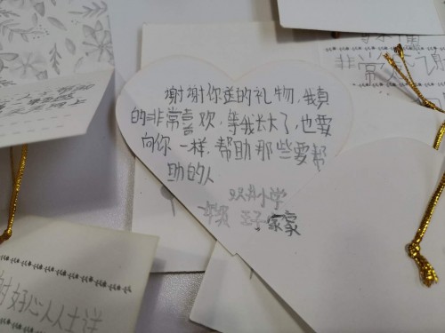 這個(gè)內(nèi)蒙7歲女孩的新學(xué)期心愿，是擁有一個(gè)書包