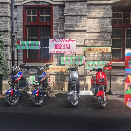 以時尚著稱的愛瑪，這次到武漢都做干了什么？